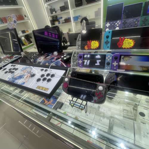 掌上遊戲機，模擬器