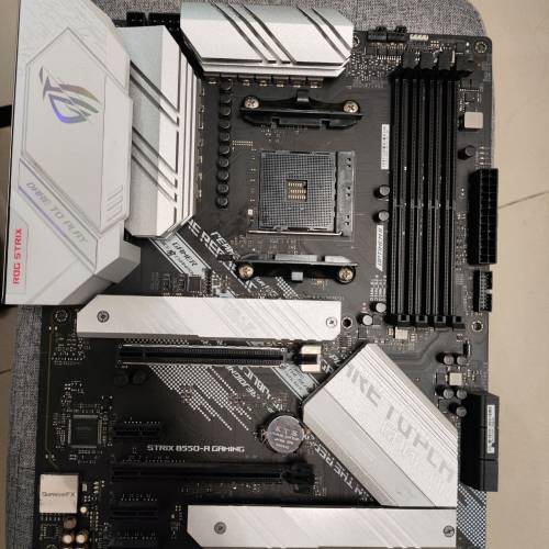 ASUS ROG STRIX B550-A GAMING主機板