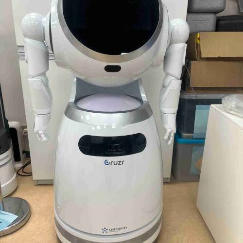 Used Softbank Pepper and Nao, Ubtech Cruzr, Temi, Keenon W3