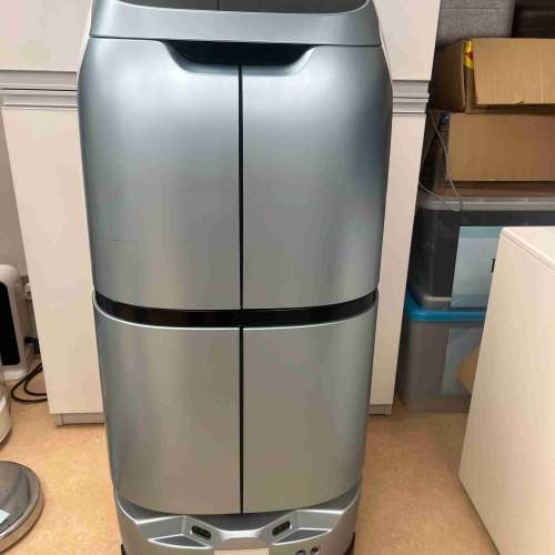 Used Softbank Pepper and Nao, Ubtech Cruzr, Temi, Keenon W3