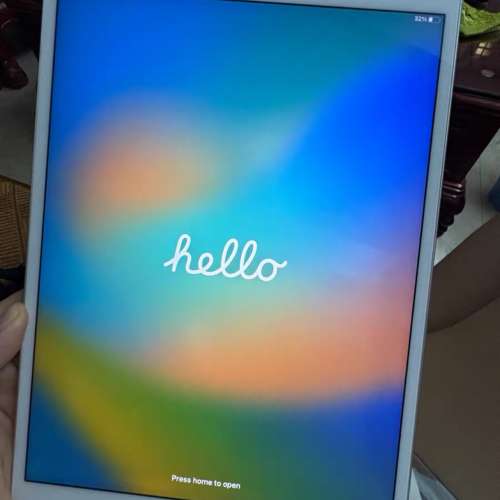 iPad Air3 64G   ，贈送玻璃鋼化貼及保護套