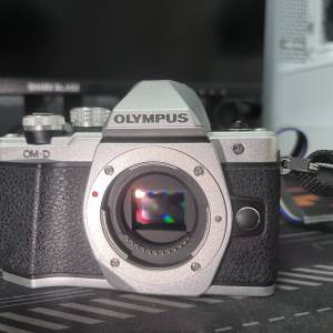 Olympus OM-D E-M10 Mark II 銀色