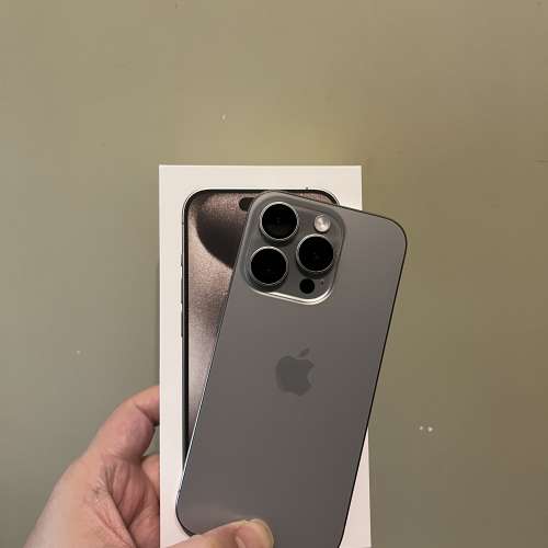 98%新Apple iPhone 15 Pro 512gb 原色鈦金屬港版行貨全套全新配件地鐵站交收