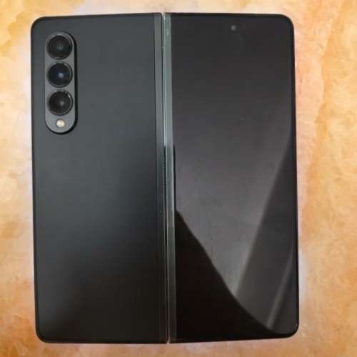 Samsung Galaxy Z Fold 3(請看內文）