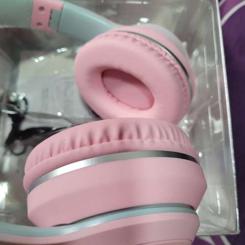 斗音貓咪CAT直播藍牙耳筒，幻彩燈光，全新全套，屯門良景村取。