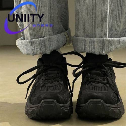 黑色厚底運動鞋