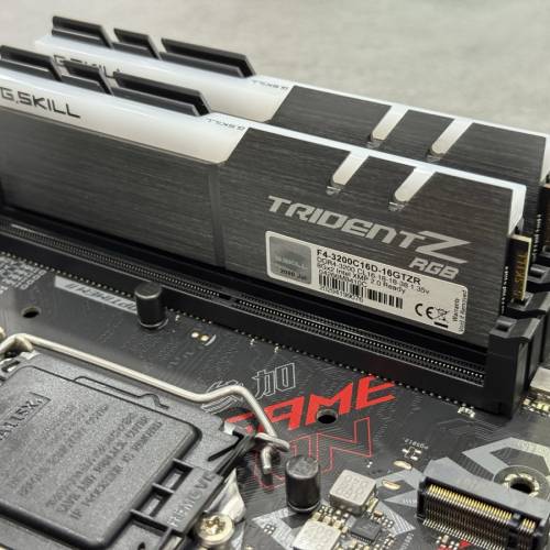 ROG STRIX Z390-H + G.Skill Trident Z RGB DDR4-3200 16G(2*8g)