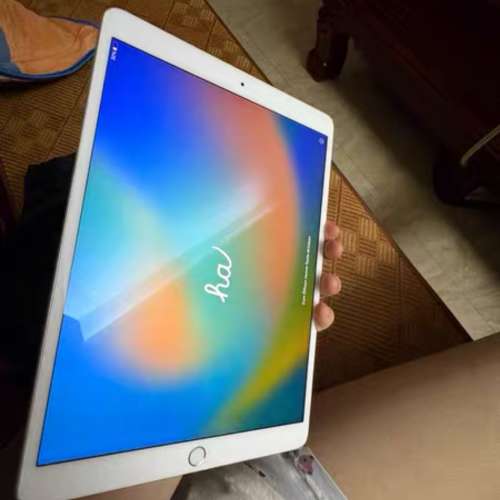 iPad Air3 64G   ，贈送玻璃鋼化貼及保護套  ipad air3 64G ，成色如圖，挺新的，無...
