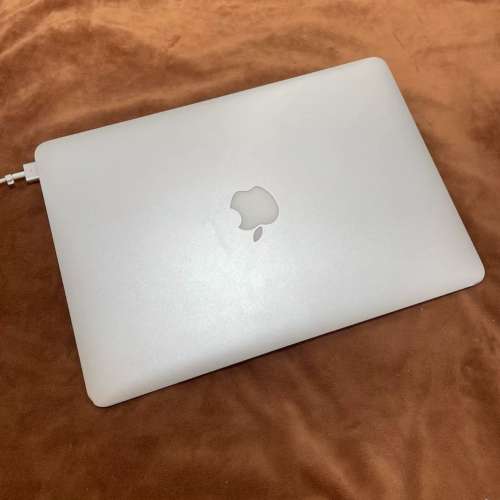 13寸蘋果MacBookair筆記本電腦，8G記憶體+ 512GB SSD 固態硬盤，輕巧方便攜帶出街...