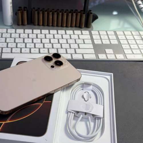 Iphone16 pro max  256G 金色港行，電池健康100%，保修到2025.10.6。
