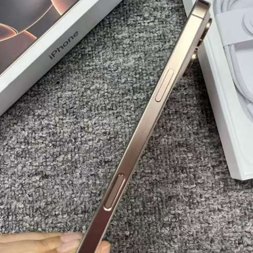 Iphone16 pro max  256G 金色港行，電池健康100%，保修到2025.10.6。