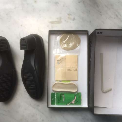 $50 80%新(有少花紋) 底質素 黑紅 女裝 高跟鞋 39碼 (送鞋墊 + 後跟貼)