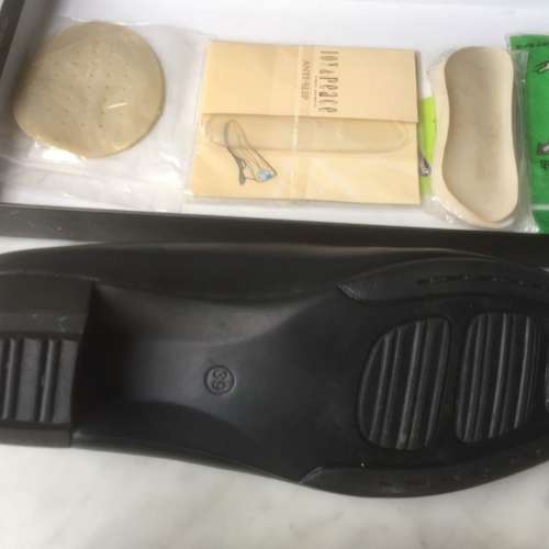 $50 80%新(有少花紋) 底質素 黑紅 女裝 高跟鞋 39碼 (送鞋墊 + 後跟貼)