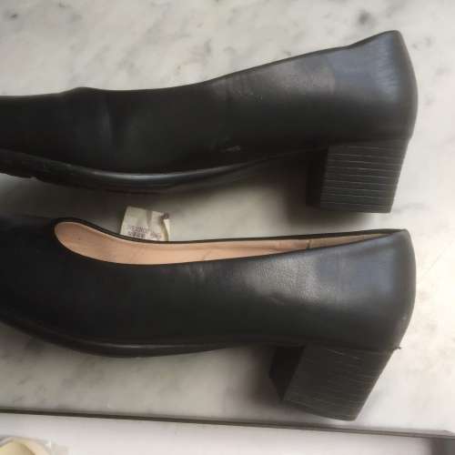 $50 80%新(有少花紋) 底質素 黑紅 女裝 高跟鞋 39碼 (送鞋墊 + 後跟貼)