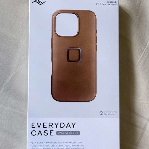 Peak Design iPhone 16 Pro case 啡色