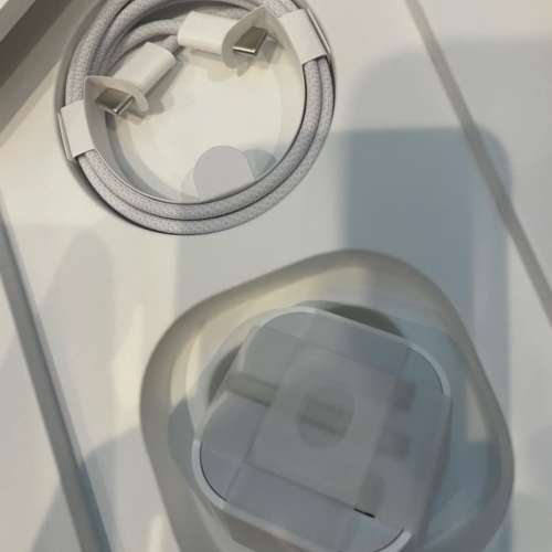 全新iPhone 15-17系列原廠快速充電器一套