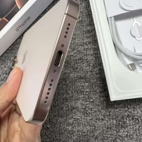 Iphone16 pro max  256G 港行，電池健康100%，保修到2025.10.6。