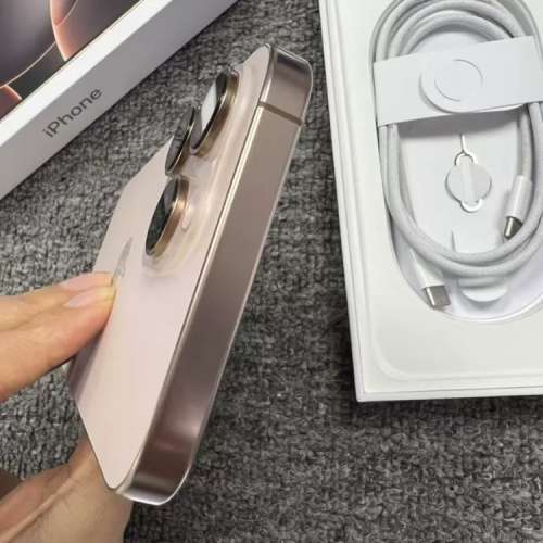 Iphone16 pro max  256G 港行，電池健康100%，保修到2025.10.6。