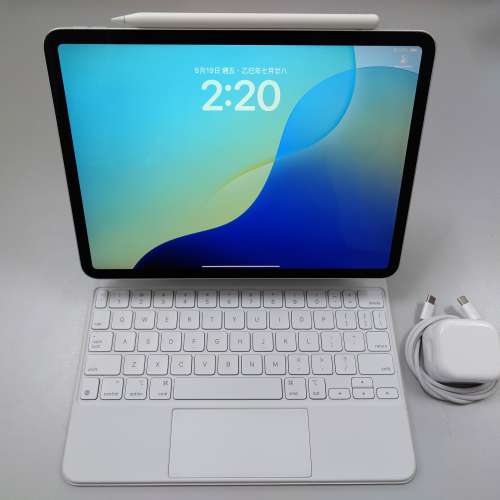 Apple iPad Pro 11吋 256GB wifi 2018 連 Magic keyboard 及 Apple pencil 2