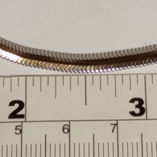 意大利925純銀蛇骨鏈，寬身4mm超薄1.5mm,圓滑柔軟令佩戴者有舒適感 。鏈長16寸加2寸...