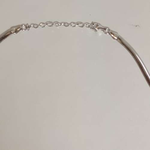 意大利925純銀蛇骨鏈，寬身4mm超薄1.5mm,圓滑柔軟令佩戴者有舒適感 。鏈長16寸加2寸...