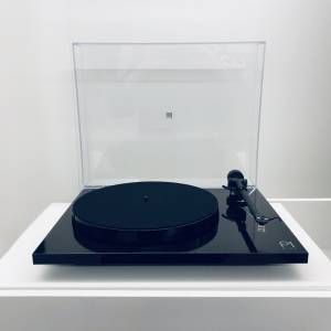 rega planar 1 plus turntable - 99%new
