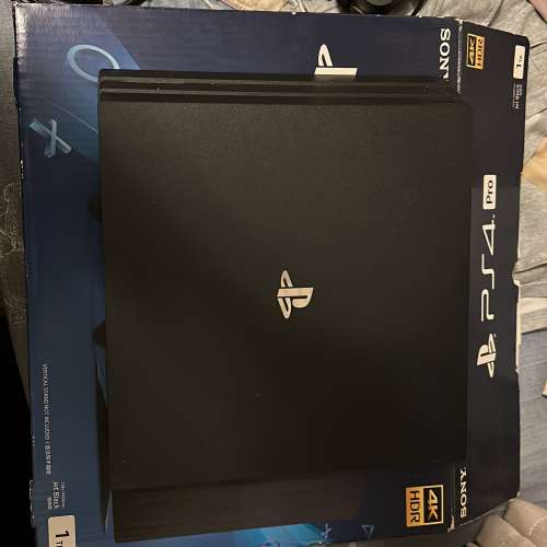 (9成新) PS4 Pro 1TB 有接駁線、手掣、包裝盒
