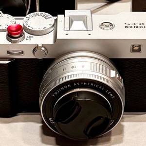99.9% 新🔥香港行貨  FUJIFILM X-E5 銀色連 23mm F/2.8鏡頭套裝 無反相機