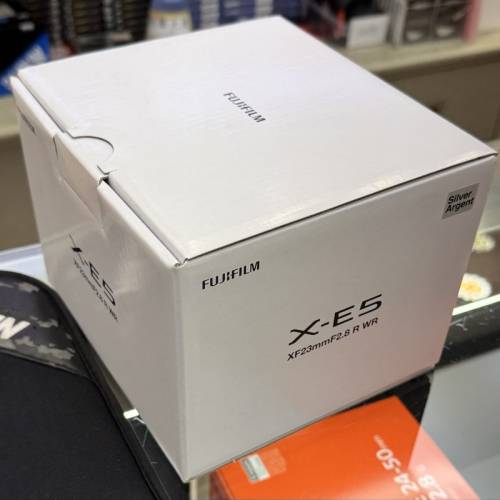 99.9% 新🔥香港行貨  FUJIFILM X-E5 銀色連 23mm F/2.8鏡頭套裝 無反相機