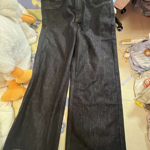 深色長牛仔褲