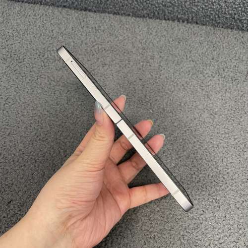 (香港行貨❤️&zwj;🔥三星摺疊機😍）Samsung Galaxy Z Flip 6 /高質完美機/🤍經典銀色...