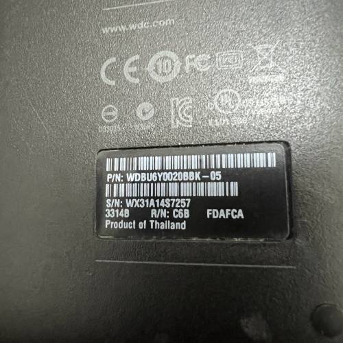 出售三個移動硬盤1TB 2TB自己看內容