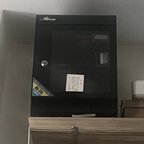 索尼A7R2相機，原裝電池，差機，連兩個鏡頭，防潮箱，一齊出！因冇咩時間玩！長期擺...