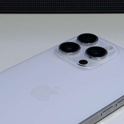 99%new IPhone 16 Pro Max 256GB 銀色（另跟3case+8張貼）