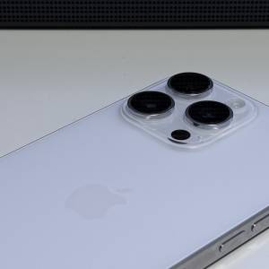 99%new IPhone 16 Pro Max 256GB 銀色（另跟3case+8張貼）