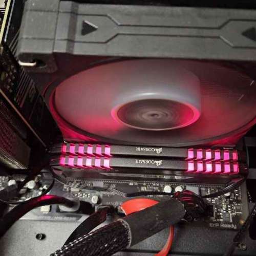 Corsair Vengeance LED DDR4 32GB 記憶體