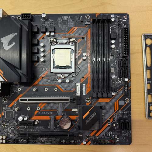 GIGABYTE B365 M AORUS + i5 9400F + 32GB Ram