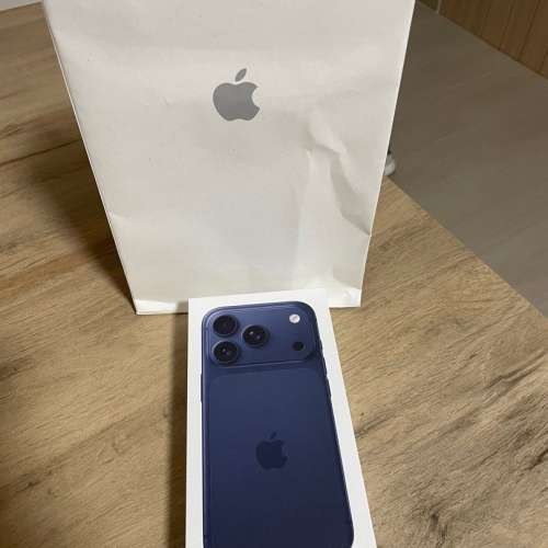 現貨出售iPhone 17 藍色/白色256GB