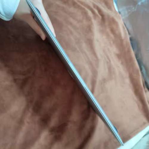 13寸蘋果MacBookair筆記本電腦，8G記憶體+ 512GB SSD 固態硬盤，輕巧方便攜帶出街！