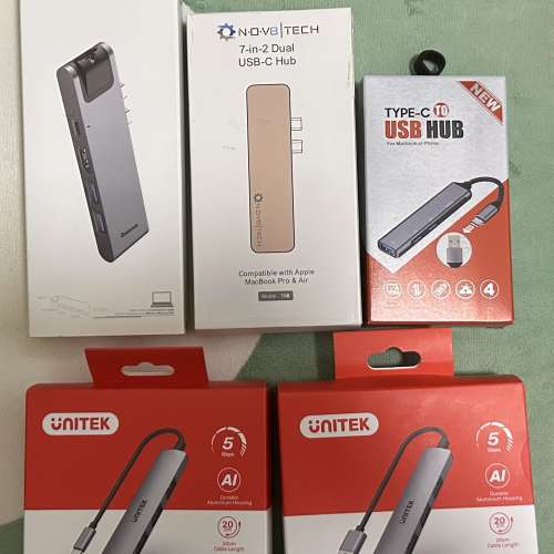一堆全新轉換器和一個用過 Orico USB3.0 to SATA Adaptor