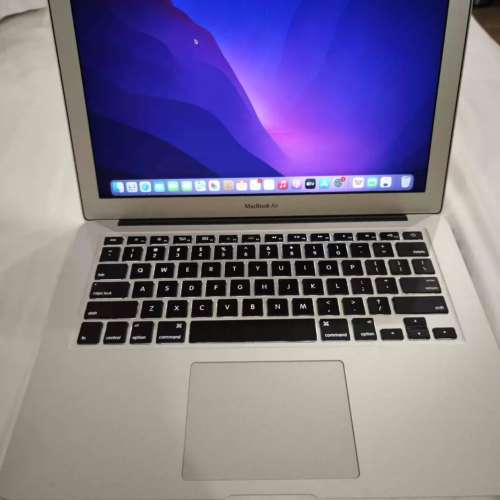 13寸蘋果MacBookai電腦，8G記憶體+ 512GB SSD 固態硬盤，輕巧方便攜帶出街！
