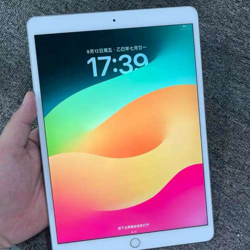 iPad Air3 64G   ，贈送玻璃鋼化貼及保護套