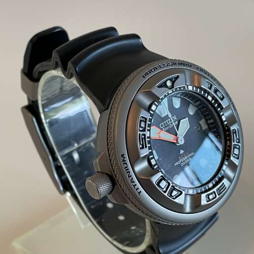 CITIZEN Professional Diver's 300m Titanium BJ8041-09E 鈦煙灰缸
