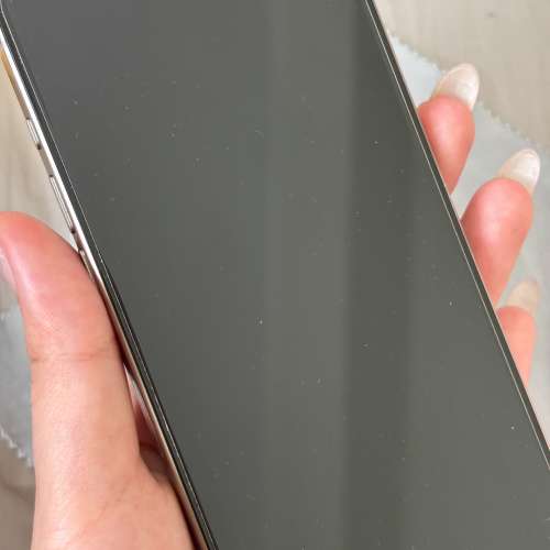 iPhone 15 pro 128 gb titanium (88%電量)