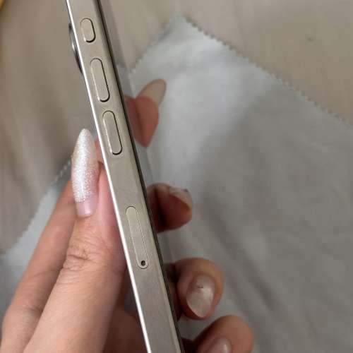 iPhone 15 pro 128 gb titanium (88%電量)