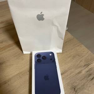 Apple iPhone 17  UNLOCKED 256GB NEW