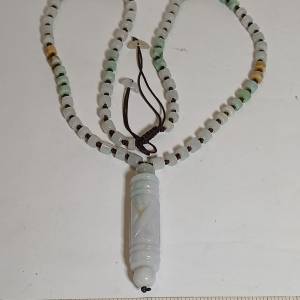 翡翠A玉 圓柱形平安柱吊咀12x46mm,配上A玉6mm桶珠頸鏈長约 22寸， 延長绳可到28吋，...