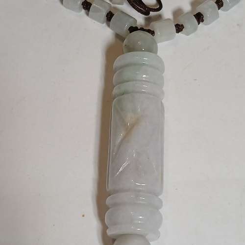 翡翠A玉 圓柱形平安柱吊咀12x46mm,配上A玉6mm桶珠頸鏈長约 22寸， 延長绳可到28吋，...