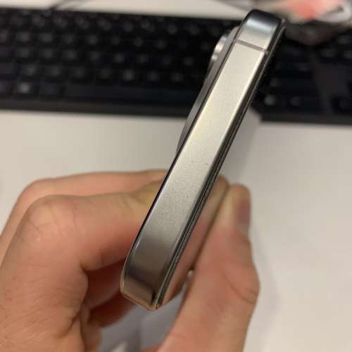 [極新] iPhone 16 Pro 256GB White Titanium, 接近0使用痕跡, 有盒