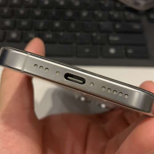 [極新] iPhone 16 Pro 256GB White Titanium, 接近0使用痕跡, 有盒